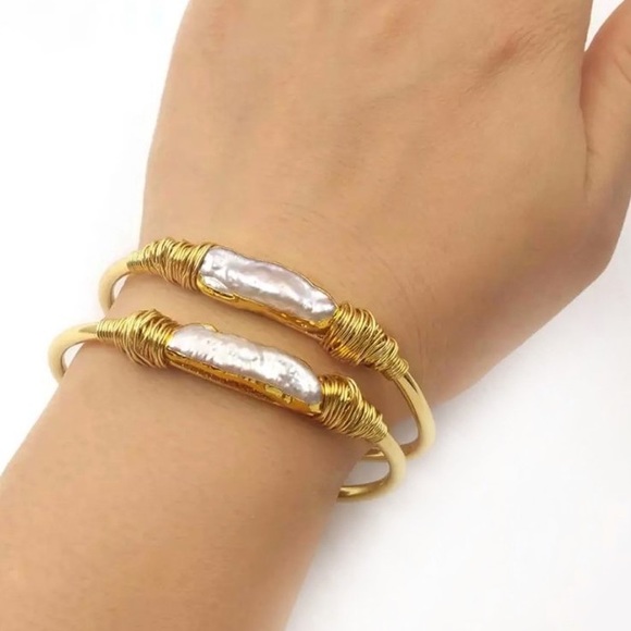 Biwa Pearl 24 K Gold Plated Bangle - Picture 6 of 10